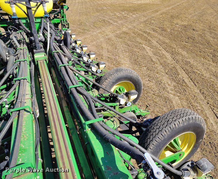 image for item DV6580 2007 John Deere 1770NT no-till planter