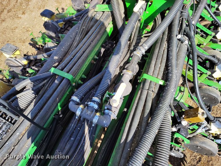 image for item DV6580 2007 John Deere 1770NT no-till planter