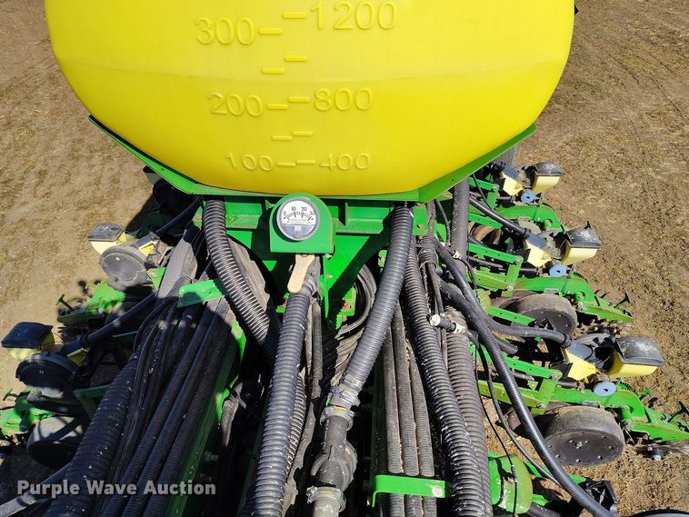 image for item DV6580 2007 John Deere 1770NT no-till planter