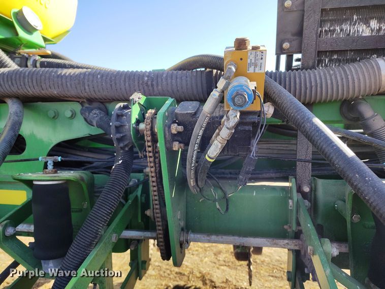 image for item DV6580 2007 John Deere 1770NT no-till planter