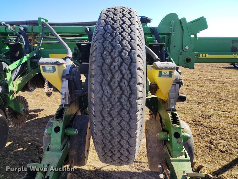image for item DV6580 2007 John Deere 1770NT no-till planter