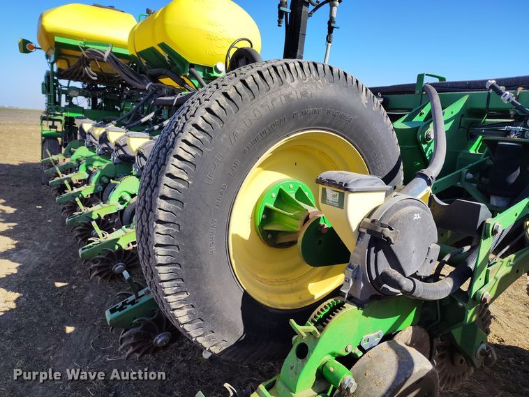 image for item DV6580 2007 John Deere 1770NT no-till planter