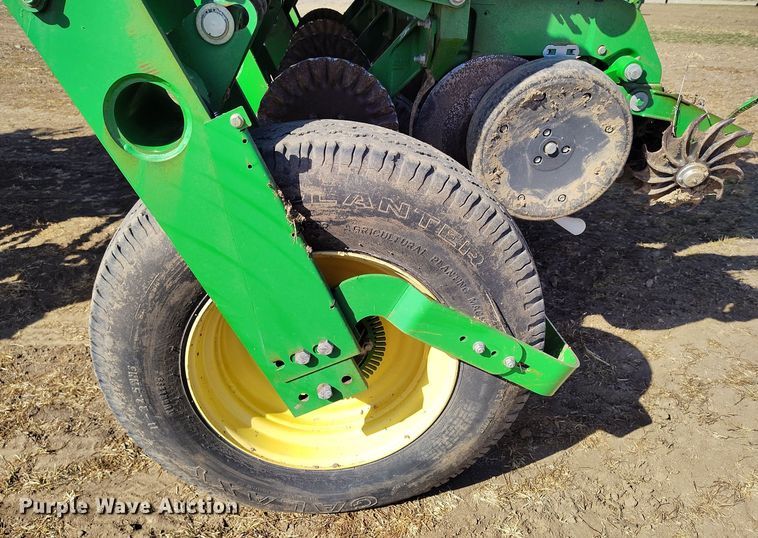 image for item DV6580 2007 John Deere 1770NT no-till planter