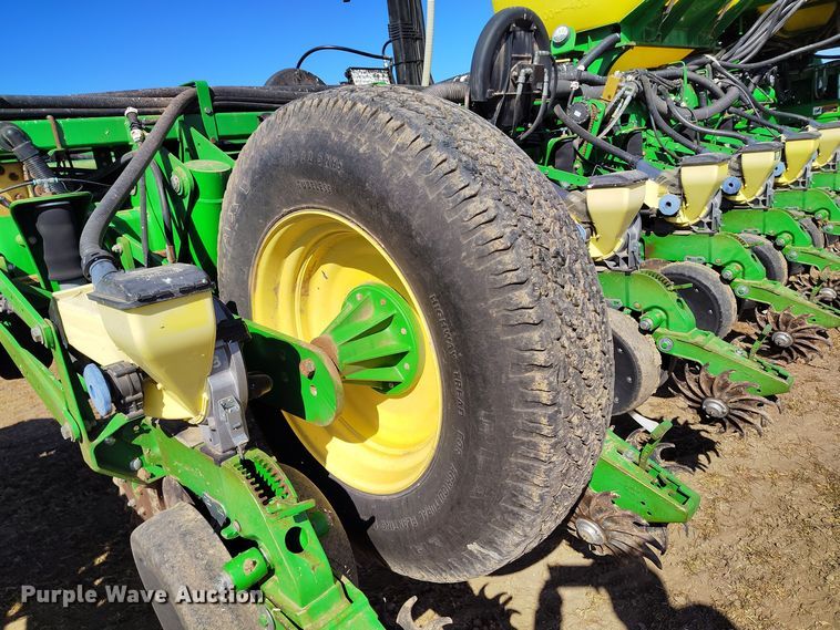 image for item DV6580 2007 John Deere 1770NT no-till planter