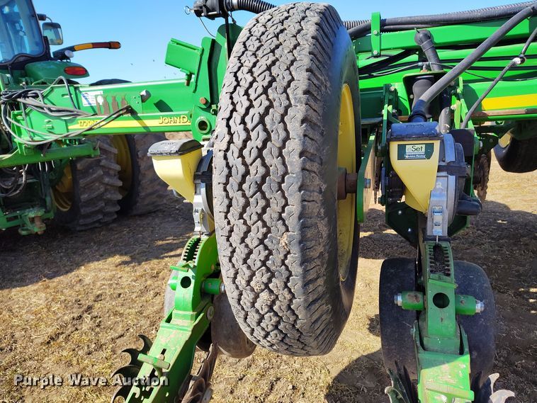 image for item DV6580 2007 John Deere 1770NT no-till planter
