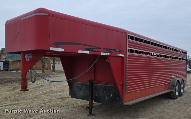 image for item DW3124 2004 Featherlite Inc. 5360 livestock trailer