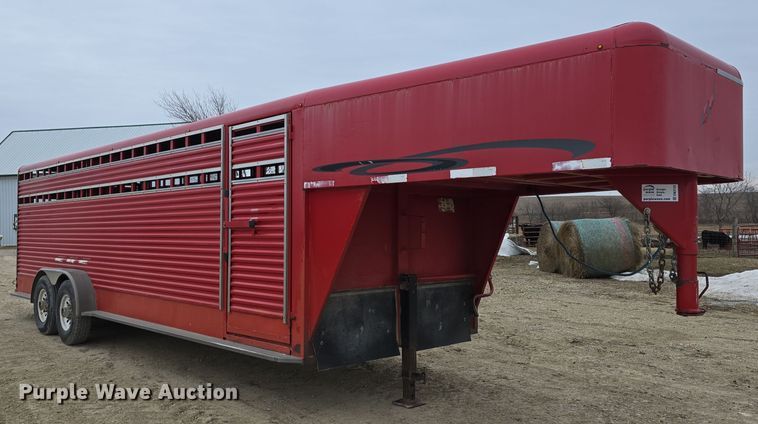image for item DW3124 2004 Featherlite Inc. 5360 livestock trailer