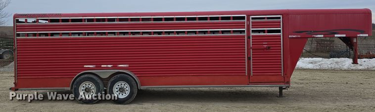 image for item DW3124 2004 Featherlite Inc. 5360 livestock trailer