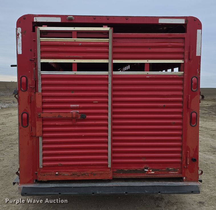 image for item DW3124 2004 Featherlite Inc. 5360 livestock trailer