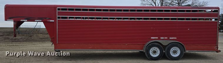 image for item DW3124 2004 Featherlite Inc. 5360 livestock trailer