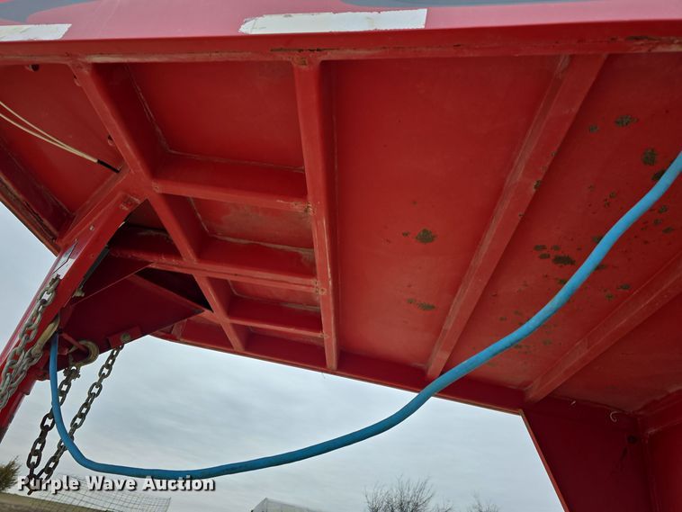 image for item DW3124 2004 Featherlite Inc. 5360 livestock trailer