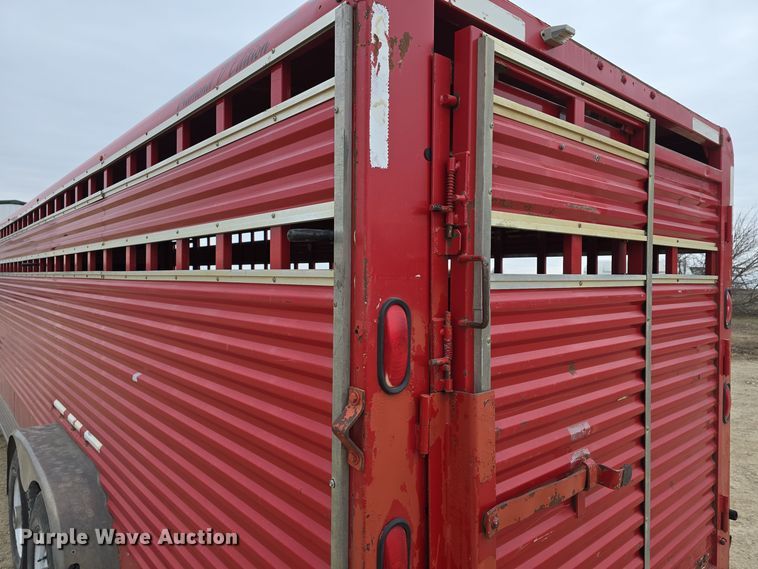 image for item DW3124 2004 Featherlite Inc. 5360 livestock trailer