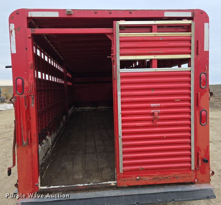 image for item DW3124 2004 Featherlite Inc. 5360 livestock trailer
