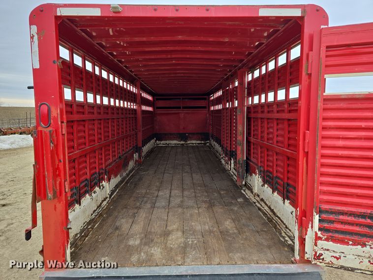 image for item DW3124 2004 Featherlite Inc. 5360 livestock trailer