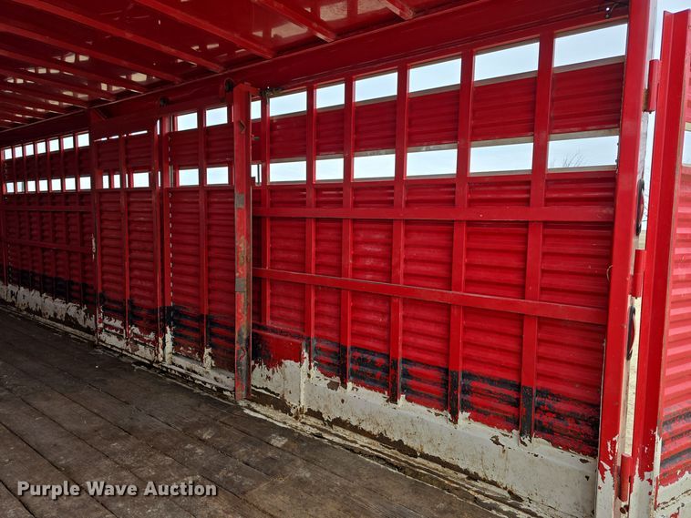 image for item DW3124 2004 Featherlite Inc. 5360 livestock trailer