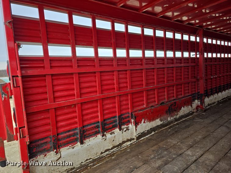 image for item DW3124 2004 Featherlite Inc. 5360 livestock trailer