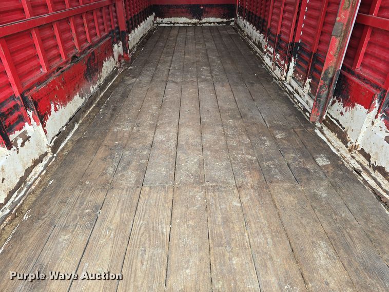 image for item DW3124 2004 Featherlite Inc. 5360 livestock trailer