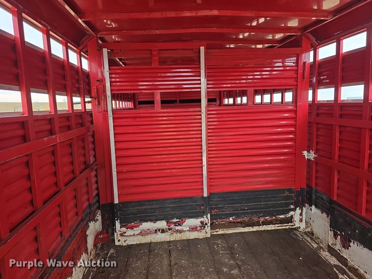 image for item DW3124 2004 Featherlite Inc. 5360 livestock trailer