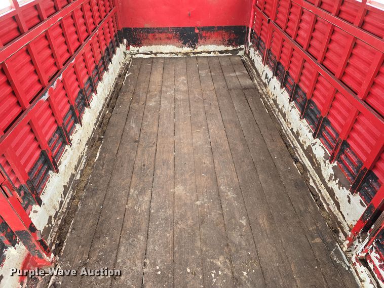 image for item DW3124 2004 Featherlite Inc. 5360 livestock trailer