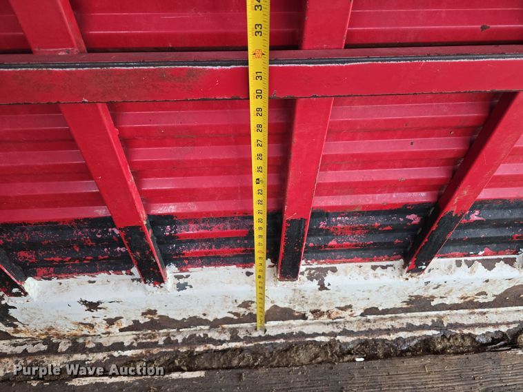 image for item DW3124 2004 Featherlite Inc. 5360 livestock trailer