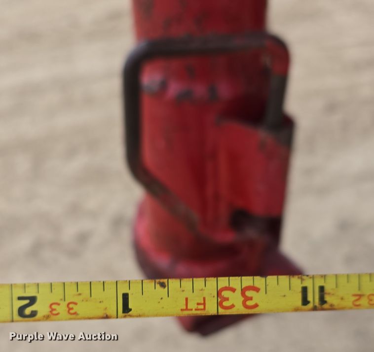 image for item DW3124 2004 Featherlite Inc. 5360 livestock trailer