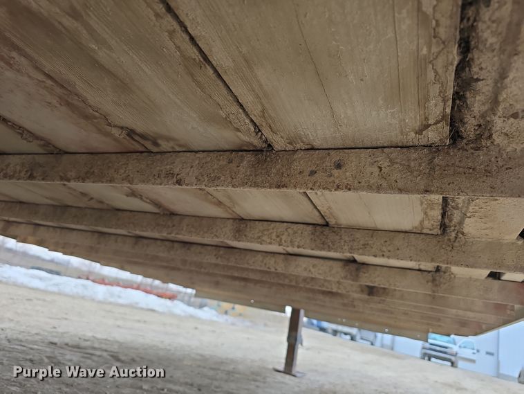 image for item DW3124 2004 Featherlite Inc. 5360 livestock trailer