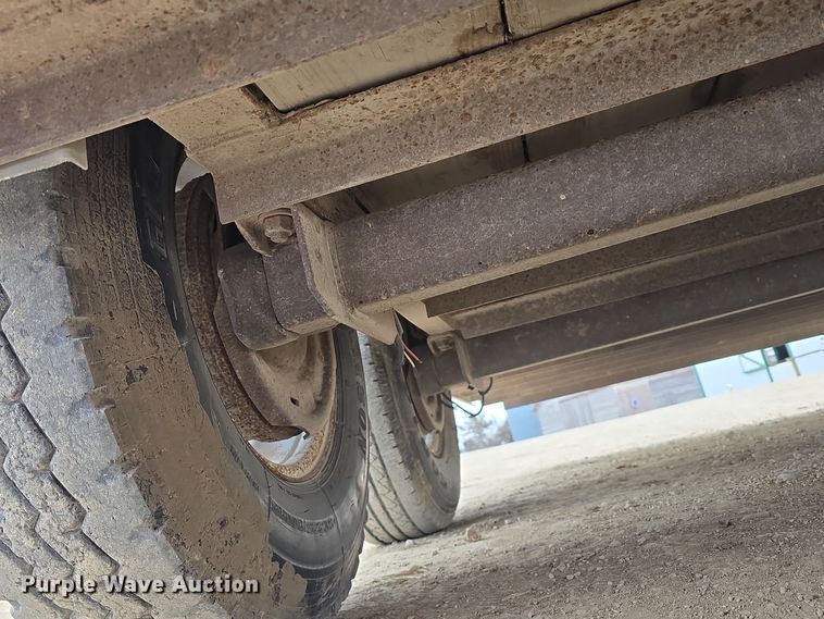 image for item DW3124 2004 Featherlite Inc. 5360 livestock trailer