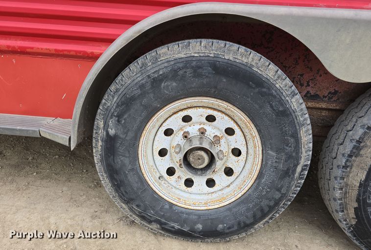 image for item DW3124 2004 Featherlite Inc. 5360 livestock trailer