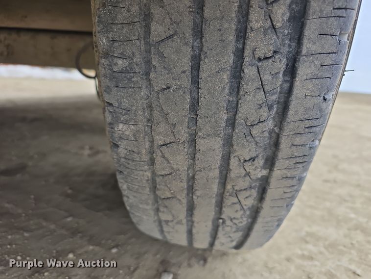 image for item DW3124 2004 Featherlite Inc. 5360 livestock trailer