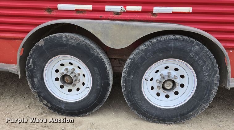 image for item DW3124 2004 Featherlite Inc. 5360 livestock trailer