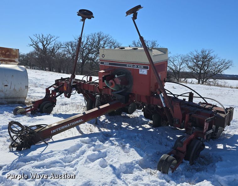 image for item DW3143 International Harvester Cyclo Air 800 planter
