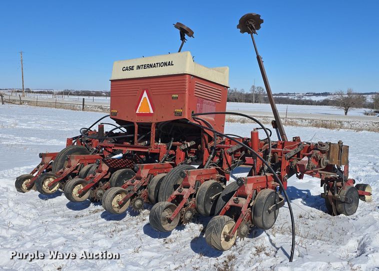 image for item DW3143 International Harvester Cyclo Air 800 planter