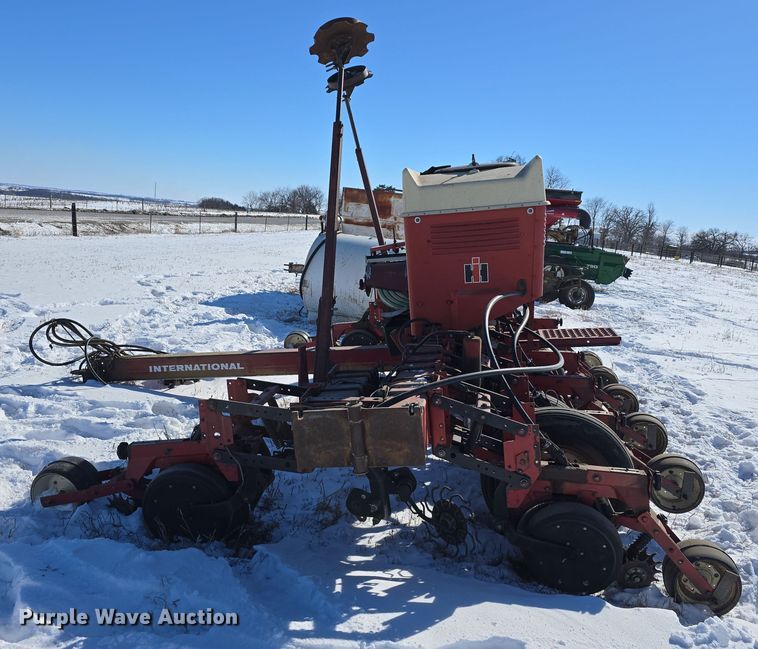 image for item DW3143 International Harvester Cyclo Air 800 planter