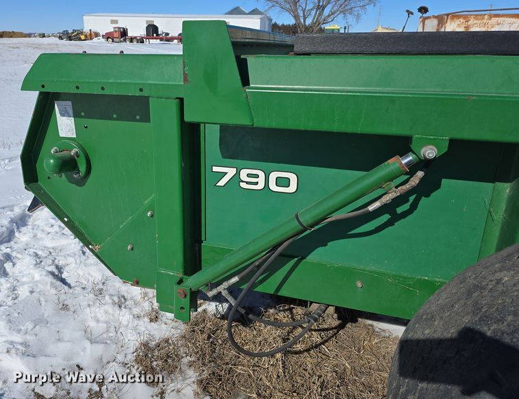 image for item DW3147 Pik Rite 790 Hydra-Ram manure spreader
