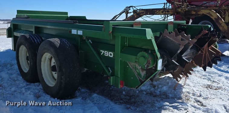 image for item DW3148 Pik Rite 790 Hydra-Ram manure spreader