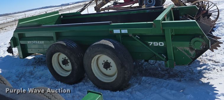 image for item DW3148 Pik Rite 790 Hydra-Ram manure spreader