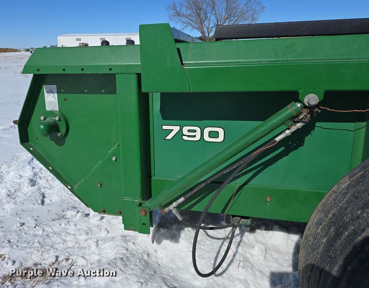 image for item DW3148 Pik Rite 790 Hydra-Ram manure spreader