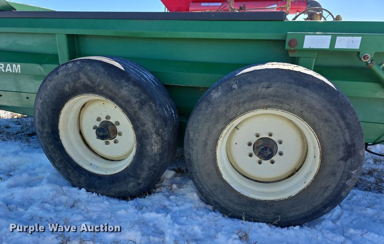 image for item DW3148 Pik Rite 790 Hydra-Ram manure spreader