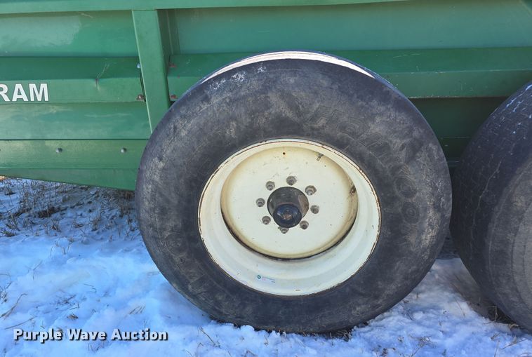 image for item DW3148 Pik Rite 790 Hydra-Ram manure spreader