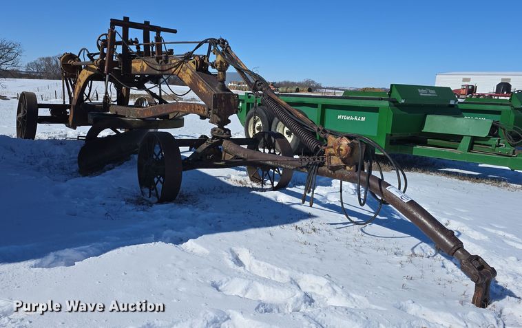 image for item DW3149 Caterpillar pull type grader