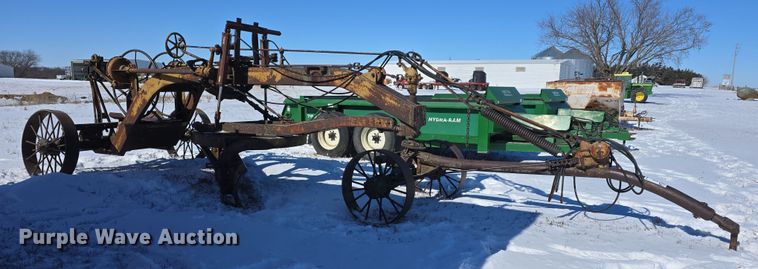 image for item DW3149 Caterpillar pull type grader