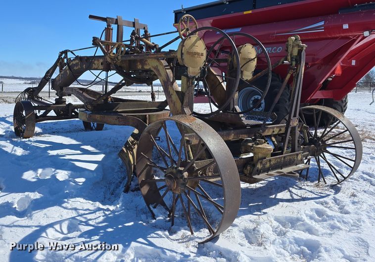 image for item DW3149 Caterpillar pull type grader