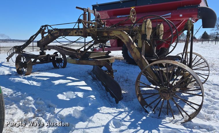 image for item DW3149 Caterpillar pull type grader