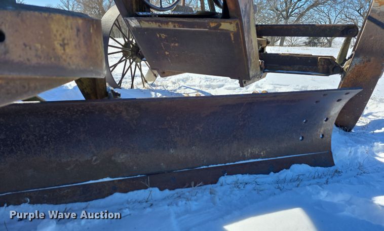 image for item DW3149 Caterpillar pull type grader