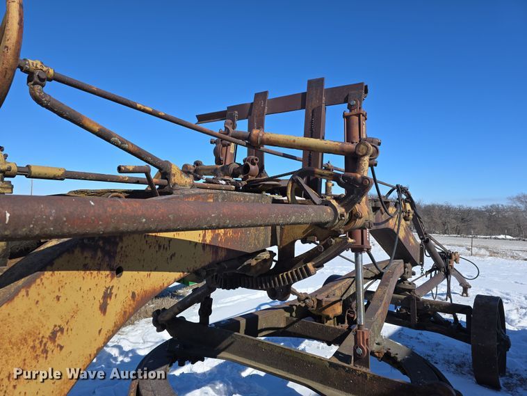 image for item DW3149 Caterpillar pull type grader