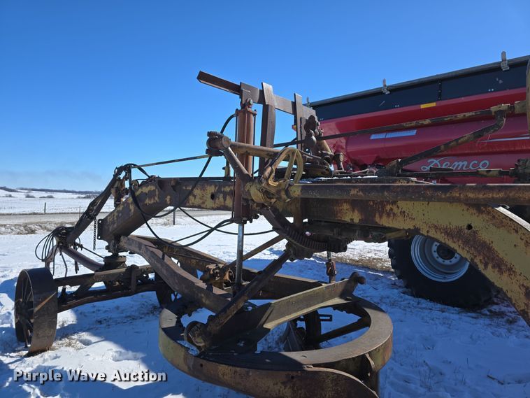 image for item DW3149 Caterpillar pull type grader