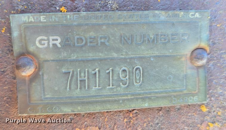 image for item DW3149 Caterpillar pull type grader