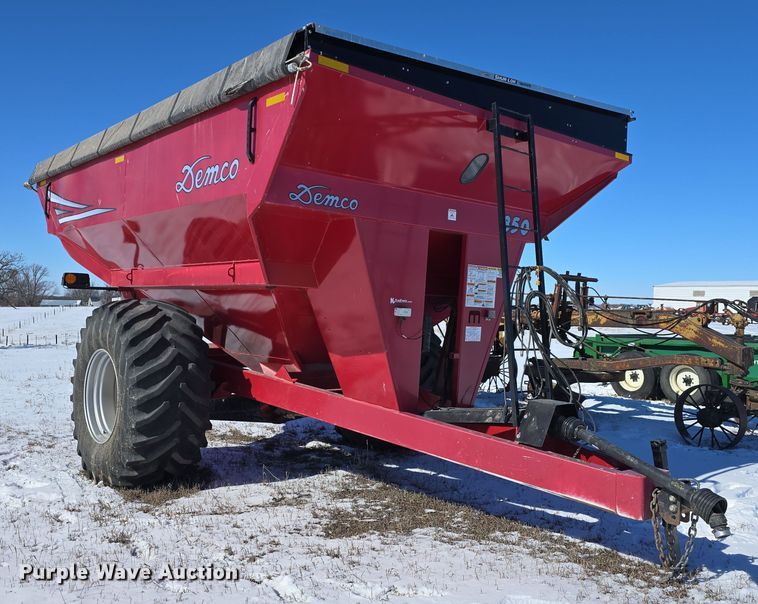 image for item DW3150 Demco 850 grain cart