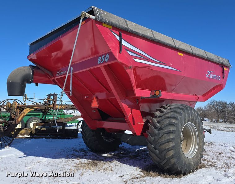 image for item DW3150 Demco 850 grain cart