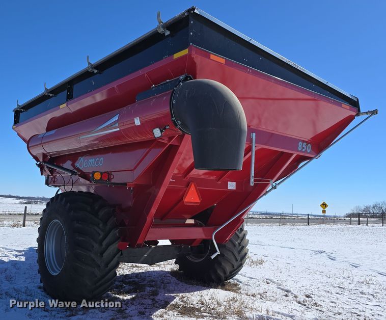 image for item DW3150 Demco 850 grain cart